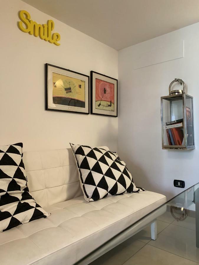Azzurra Flat Bari Center Apartment Bagian luar foto